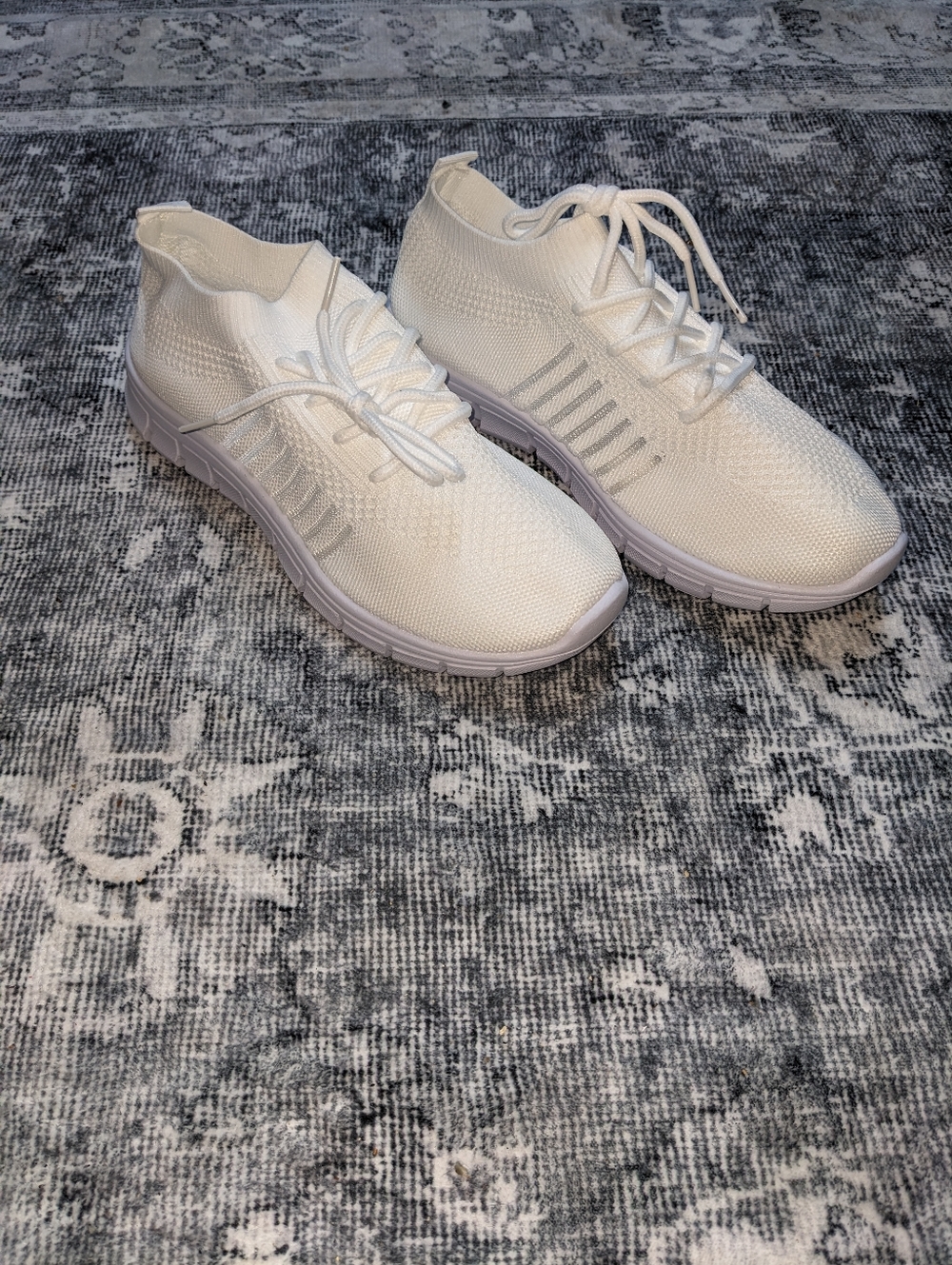 Women's Lightweight Knit Lace-Up White Stretch Sneakers Size 38 US7